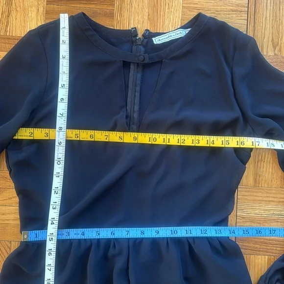 💕Abercrombie & Fitch Black Chiffon Long Sleeve Romper Shorts 4 EUC - Picture 10 of 13